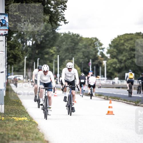 16.08.2026 - KN Förde Triathlon 2026 H.Heesch http://msf.ph/oto/9988375 16.08.2026 13:14:36 Radfahren 521, 533, 724, 726, 739 meine-sportfotos.de