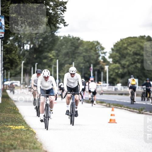 16.08.2026 - KN Förde Triathlon 2026 H.Heesch http://msf.ph/oto/9988378 16.08.2026 13:14:36 Radfahren 521, 533, 724, 726, 739 meine-sportfotos.de