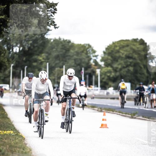 16.08.2026 - KN Förde Triathlon 2026 H.Heesch http://msf.ph/oto/9988383 16.08.2026 13:14:37 Radfahren 521, 533, 724, 726, 739 meine-sportfotos.de