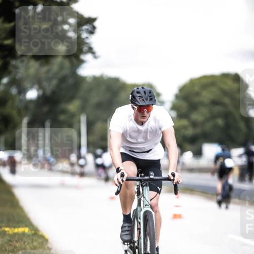 16.08.2026 - KN Förde Triathlon 2026 H.Heesch http://msf.ph/oto/9988399 16.08.2026 13:14:39 Radfahren 528, 533, 724, 726, 739 meine-sportfotos.de