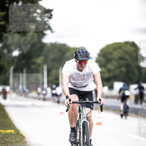 16.08.2026 - KN Förde Triathlon 2026 H.Heesch http://msf.ph/oto/9988400 16.08.2026 13:14:39 Radfahren 528, 533, 724, 726, 739 meine-sportfotos.de
