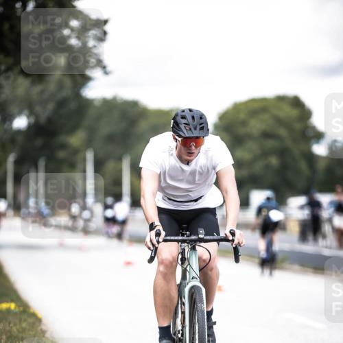 16.08.2026 - KN Förde Triathlon 2026 H.Heesch http://msf.ph/oto/9988402 16.08.2026 13:14:40 Radfahren 528, 533, 724, 726, 739 meine-sportfotos.de