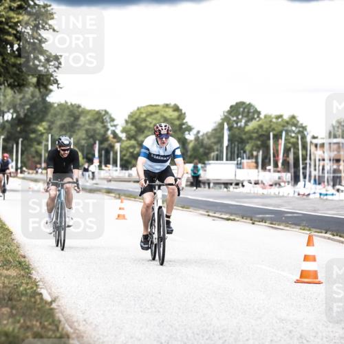 16.08.2026 - KN Förde Triathlon 2026 H.Heesch http://msf.ph/oto/9988483 16.08.2026 13:15:20 Radfahren 575, 708, 711 meine-sportfotos.de