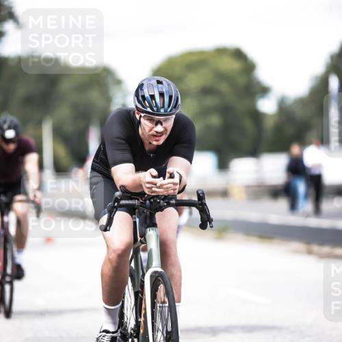 16.08.2026 - KN Förde Triathlon 2026 H.Heesch http://msf.ph/oto/9988670 16.08.2026 13:16:17 Radfahren 519, 535, 552, 567, 585, 727, 732 meine-sportfotos.de