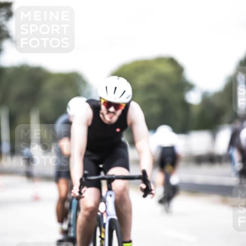 16.08.2026 - KN Förde Triathlon 2026 H.Heesch http://msf.ph/oto/9988687 16.08.2026 13:16:19 Radfahren 519, 520, 535, 552, 565, 567, 585, 715, 717, 727 meine-sportfotos.de