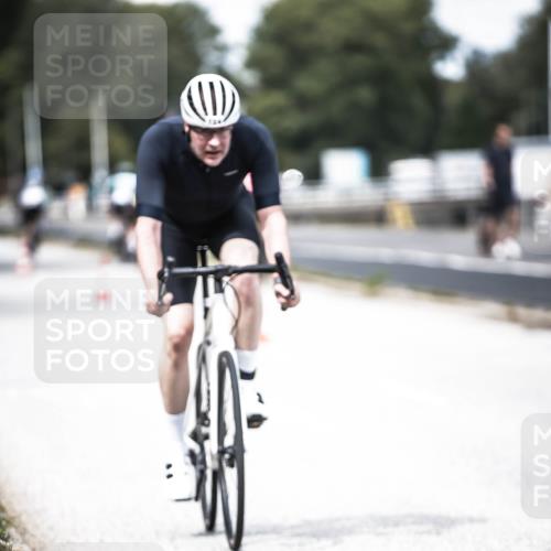 16.08.2026 - KN Förde Triathlon 2026 H.Heesch http://msf.ph/oto/9988833 16.08.2026 13:16:58 Radfahren 546, 583, 724 meine-sportfotos.de
