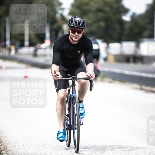 16.08.2026 - KN Förde Triathlon 2026 H.Heesch http://msf.ph/oto/9988850 16.08.2026 13:17:15 Radfahren 707, 743 meine-sportfotos.de