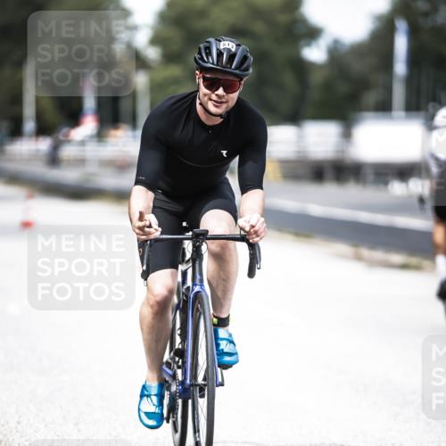16.08.2026 - KN Förde Triathlon 2026 H.Heesch http://msf.ph/oto/9988853 16.08.2026 13:17:15 Radfahren 707, 743 meine-sportfotos.de
