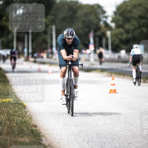 16.08.2026 - KN Förde Triathlon 2026 H.Heesch http://msf.ph/oto/9989004 16.08.2026 13:18:20 Radfahren 557, 702 meine-sportfotos.de