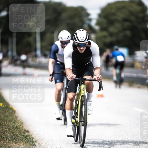 16.08.2026 - KN Förde Triathlon 2026 H.Heesch http://msf.ph/oto/9989040 16.08.2026 13:18:37 Radfahren 547, 592 meine-sportfotos.de