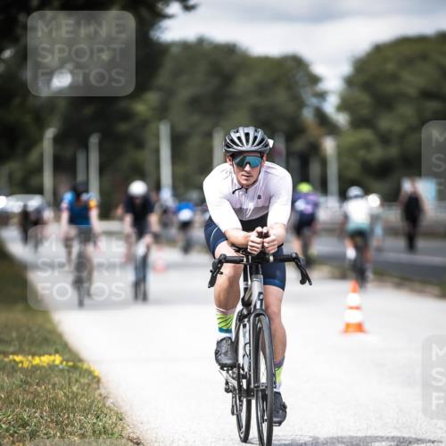 16.08.2026 - KN Förde Triathlon 2026 H.Heesch http://msf.ph/oto/9989065 16.08.2026 13:18:43 Radfahren 559, 566, 592, 597, 603, 609, 715, 718 meine-sportfotos.de