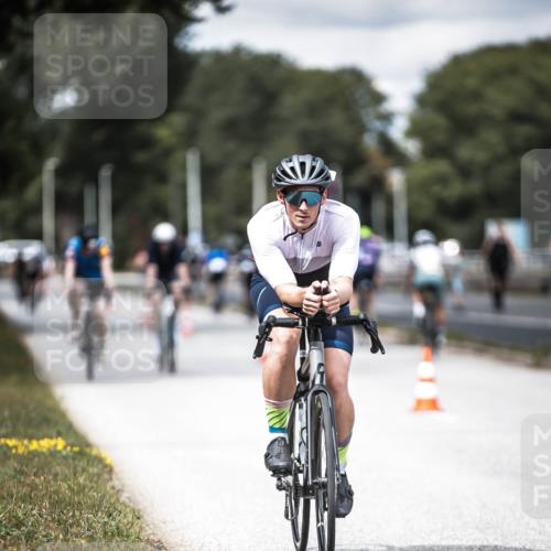 16.08.2026 - KN Förde Triathlon 2026 H.Heesch http://msf.ph/oto/9989066 16.08.2026 13:18:43 Radfahren 559, 566, 592, 597, 603, 609, 715, 718 meine-sportfotos.de