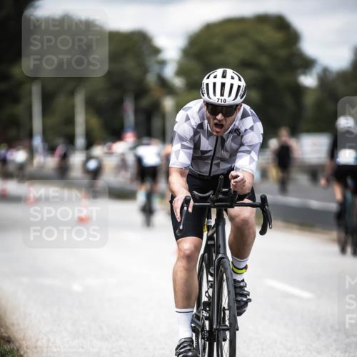 16.08.2026 - KN Förde Triathlon 2026 H.Heesch http://msf.ph/oto/9989099 16.08.2026 13:18:51 Radfahren 565, 609, 704 meine-sportfotos.de