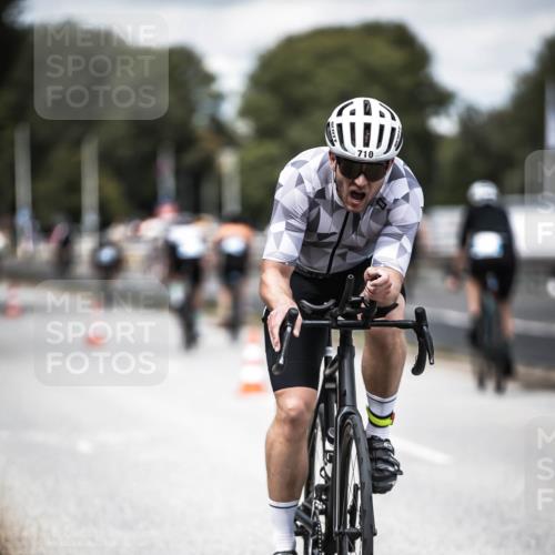 16.08.2026 - KN Förde Triathlon 2026 H.Heesch http://msf.ph/oto/9989101 16.08.2026 13:18:51 Radfahren 565, 609, 704 meine-sportfotos.de