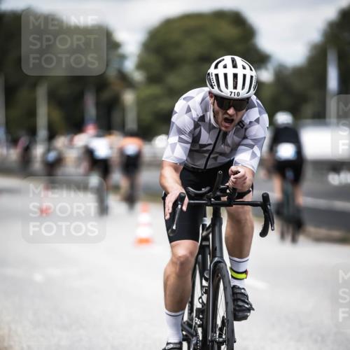 16.08.2026 - KN Förde Triathlon 2026 H.Heesch http://msf.ph/oto/9989102 16.08.2026 13:18:51 Radfahren 565, 609, 704 meine-sportfotos.de