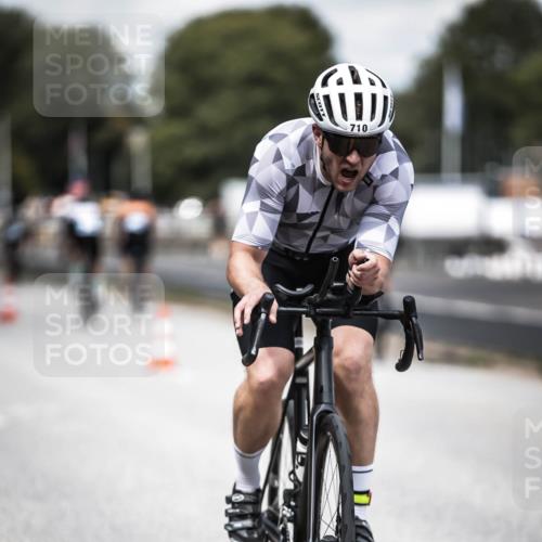 16.08.2026 - KN Förde Triathlon 2026 H.Heesch http://msf.ph/oto/9989104 16.08.2026 13:18:51 Radfahren 565, 609, 704 meine-sportfotos.de