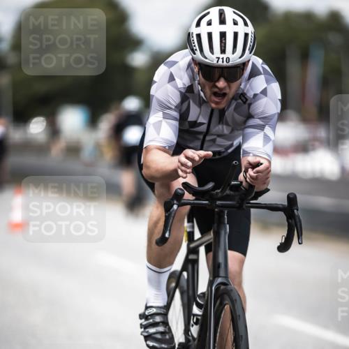 16.08.2026 - KN Förde Triathlon 2026 H.Heesch http://msf.ph/oto/9989108 16.08.2026 13:18:51 Radfahren 565, 609, 704 meine-sportfotos.de