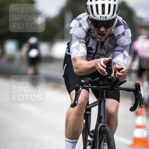 16.08.2026 - KN Förde Triathlon 2026 H.Heesch http://msf.ph/oto/9989110 16.08.2026 13:18:51 Radfahren 565, 609, 704 meine-sportfotos.de