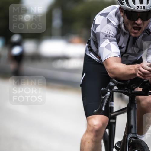 16.08.2026 - KN Förde Triathlon 2026 H.Heesch http://msf.ph/oto/9989112 16.08.2026 13:18:51 Radfahren 565, 609, 704 meine-sportfotos.de