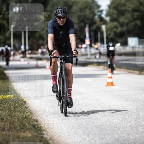 16.08.2026 - KN Förde Triathlon 2026 H.Heesch http://msf.ph/oto/9989218 16.08.2026 13:19:27 Radfahren 716, 735 meine-sportfotos.de