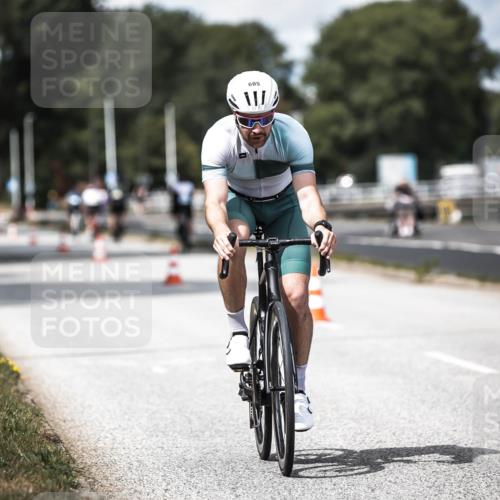 16.08.2026 - KN Förde Triathlon 2026 H.Heesch http://msf.ph/oto/9989281 16.08.2026 13:19:48 Radfahren 576, 605 meine-sportfotos.de