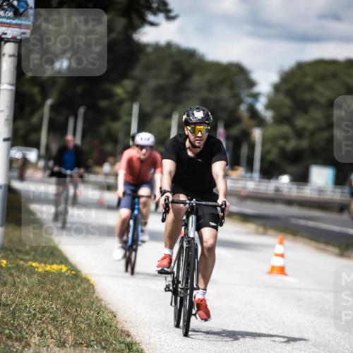 16.08.2026 - KN Förde Triathlon 2026 H.Heesch http://msf.ph/oto/9989326 16.08.2026 13:20:02 Radfahren 562, 591, 709, 723, 733, 737 meine-sportfotos.de