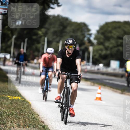16.08.2026 - KN Förde Triathlon 2026 H.Heesch http://msf.ph/oto/9989327 16.08.2026 13:20:03 Radfahren 562, 591, 709, 723, 733, 737 meine-sportfotos.de