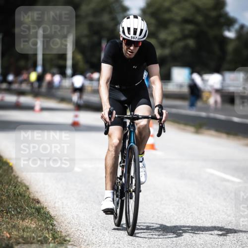 16.08.2026 - KN Förde Triathlon 2026 H.Heesch http://msf.ph/oto/9989379 16.08.2026 13:20:28 Radfahren 556, 588 meine-sportfotos.de