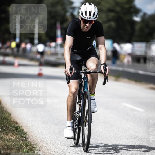 16.08.2026 - KN Förde Triathlon 2026 H.Heesch http://msf.ph/oto/9989381 16.08.2026 13:20:28 Radfahren 556, 588 meine-sportfotos.de
