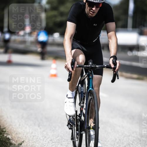 16.08.2026 - KN Förde Triathlon 2026 H.Heesch http://msf.ph/oto/9989387 16.08.2026 13:20:29 Radfahren 556, 588 meine-sportfotos.de