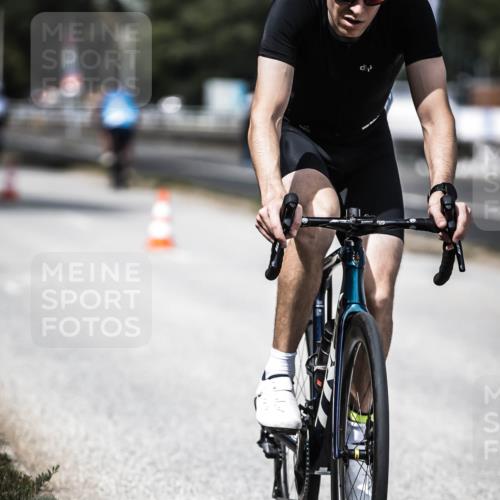 16.08.2026 - KN Förde Triathlon 2026 H.Heesch http://msf.ph/oto/9989389 16.08.2026 13:20:29 Radfahren 556, 588 meine-sportfotos.de