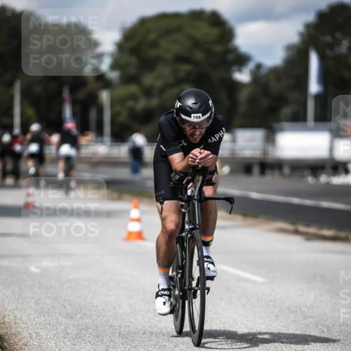 16.08.2026 - KN Förde Triathlon 2026 H.Heesch http://msf.ph/oto/9989521 16.08.2026 13:21:19 Radfahren 592, 603, 608, 703 meine-sportfotos.de