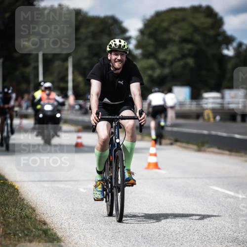 16.08.2026 - KN Förde Triathlon 2026 H.Heesch http://msf.ph/oto/9989569 16.08.2026 13:21:42 Radfahren 595, 704, 705, 730, 736 meine-sportfotos.de