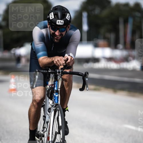 16.08.2026 - KN Förde Triathlon 2026 H.Heesch http://msf.ph/oto/9989612 16.08.2026 13:21:45 Radfahren 595, 704, 705, 730 meine-sportfotos.de
