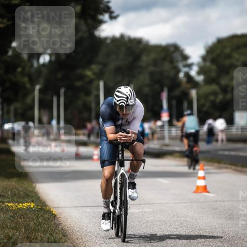 16.08.2026 - KN Förde Triathlon 2026 H.Heesch http://msf.ph/oto/9989710 16.08.2026 13:22:21 Radfahren 548, 599 meine-sportfotos.de