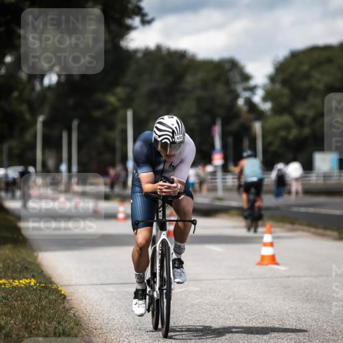 16.08.2026 - KN Förde Triathlon 2026 H.Heesch http://msf.ph/oto/9989711 16.08.2026 13:22:21 Radfahren 548, 599 meine-sportfotos.de