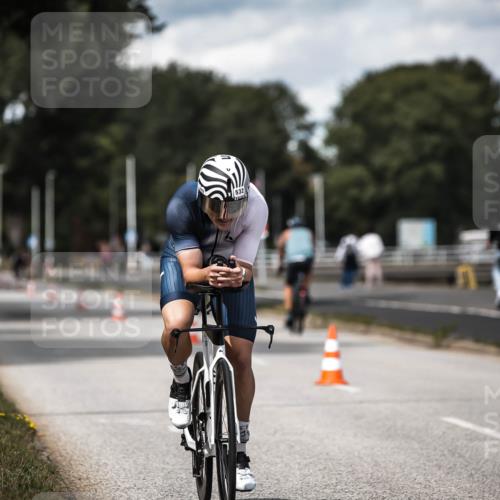 16.08.2026 - KN Förde Triathlon 2026 H.Heesch http://msf.ph/oto/9989715 16.08.2026 13:22:21 Radfahren 548, 599 meine-sportfotos.de