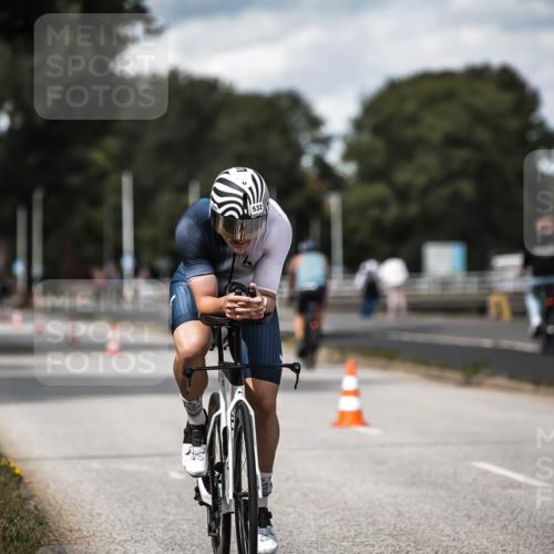 16.08.2026 - KN Förde Triathlon 2026 H.Heesch http://msf.ph/oto/9989716 16.08.2026 13:22:21 Radfahren 548, 599 meine-sportfotos.de