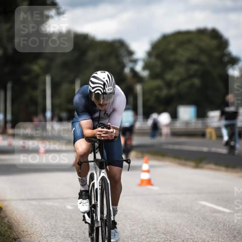 16.08.2026 - KN Förde Triathlon 2026 H.Heesch http://msf.ph/oto/9989717 16.08.2026 13:22:21 Radfahren 548, 599 meine-sportfotos.de