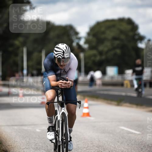 16.08.2026 - KN Förde Triathlon 2026 H.Heesch http://msf.ph/oto/9989718 16.08.2026 13:22:21 Radfahren 548, 599 meine-sportfotos.de