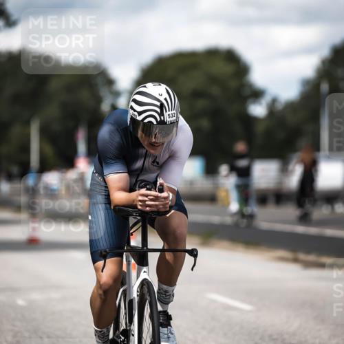 16.08.2026 - KN Förde Triathlon 2026 H.Heesch http://msf.ph/oto/9989724 16.08.2026 13:22:22 Radfahren 548, 599 meine-sportfotos.de