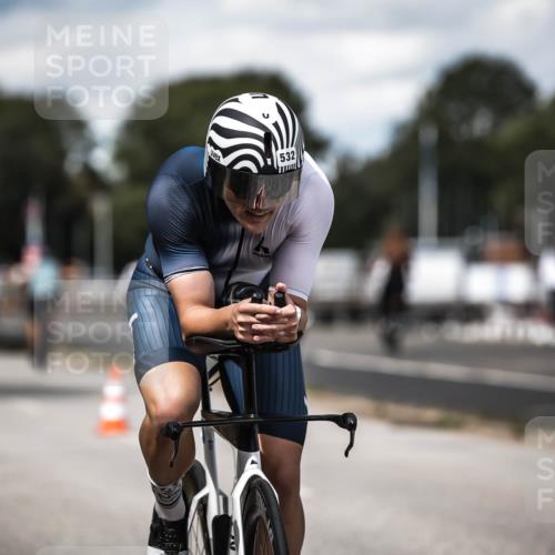 16.08.2026 - KN Förde Triathlon 2026 H.Heesch http://msf.ph/oto/9989728 16.08.2026 13:22:22 Radfahren 548, 599 meine-sportfotos.de