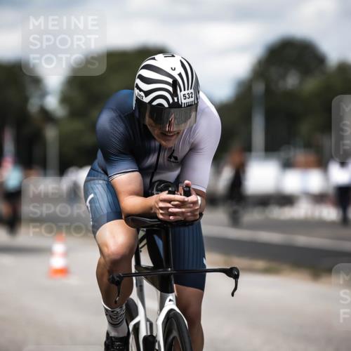 16.08.2026 - KN Förde Triathlon 2026 H.Heesch http://msf.ph/oto/9989729 16.08.2026 13:22:22 Radfahren 548, 599 meine-sportfotos.de