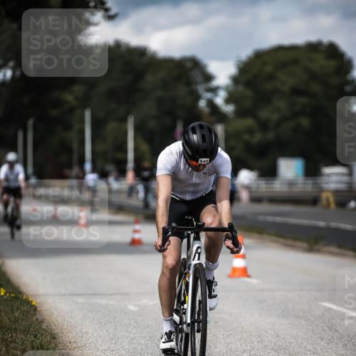 16.08.2026 - KN Förde Triathlon 2026 H.Heesch http://msf.ph/oto/9989758 16.08.2026 13:22:37 Radfahren 601, 721, 737 meine-sportfotos.de