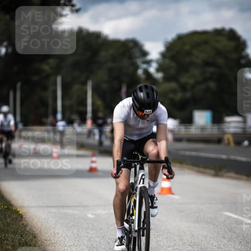16.08.2026 - KN Förde Triathlon 2026 H.Heesch http://msf.ph/oto/9989759 16.08.2026 13:22:37 Radfahren 601, 721, 737 meine-sportfotos.de