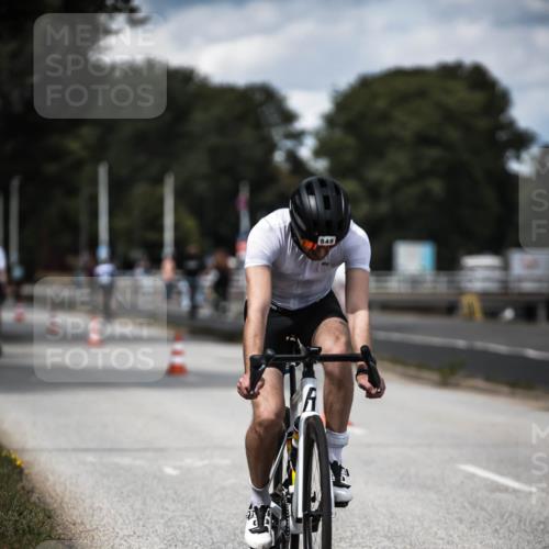 16.08.2026 - KN Förde Triathlon 2026 H.Heesch http://msf.ph/oto/9989761 16.08.2026 13:22:37 Radfahren 601, 721, 737 meine-sportfotos.de