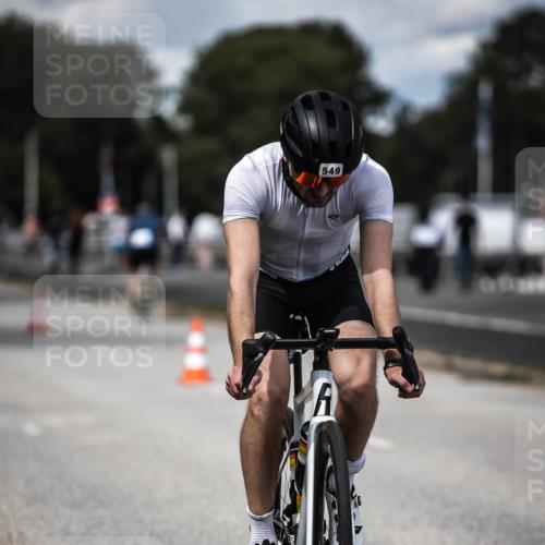 16.08.2026 - KN Förde Triathlon 2026 H.Heesch http://msf.ph/oto/9989769 16.08.2026 13:22:37 Radfahren 601, 721, 737 meine-sportfotos.de