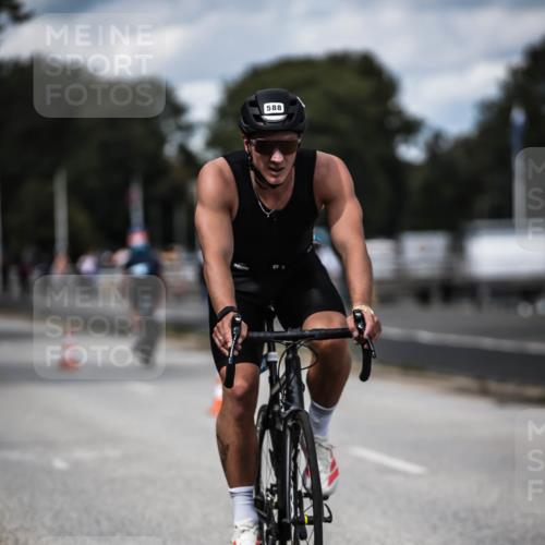 16.08.2026 - KN Förde Triathlon 2026 H.Heesch http://msf.ph/oto/9989856 16.08.2026 13:22:59 Radfahren 550, 739 meine-sportfotos.de
