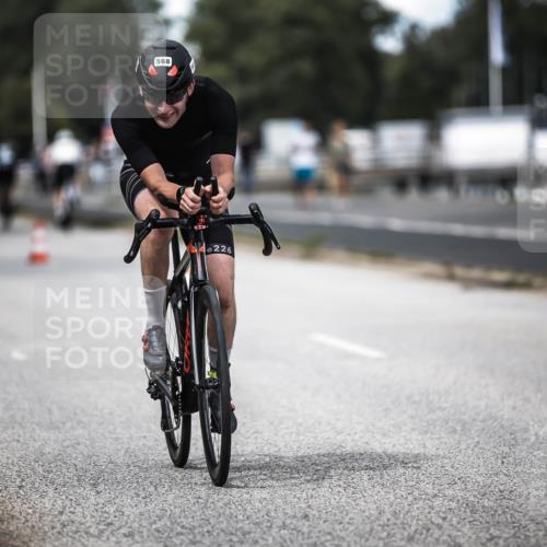16.08.2026 - KN Förde Triathlon 2026 H.Heesch http://msf.ph/oto/9989891 16.08.2026 13:23:13 Radfahren 533, 573, 708, 726, 727, 731 meine-sportfotos.de