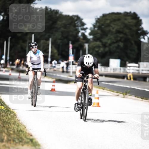 16.08.2026 - KN Förde Triathlon 2026 H.Heesch http://msf.ph/oto/9990387 16.08.2026 13:26:01 Radfahren 726, 731 meine-sportfotos.de